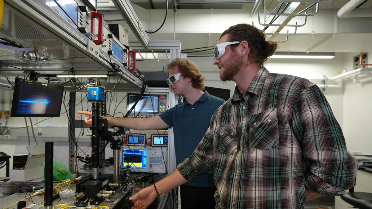 NIST researchers testing the tantala-on-lithium-niobate photonic platform