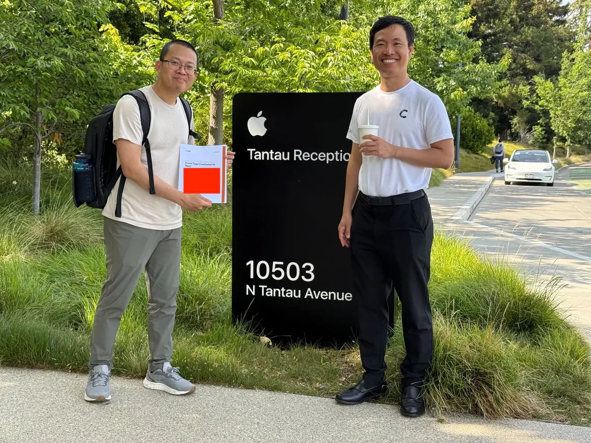 Team Calif tại Apple Park Cupertino, cầm báo cáo kỹ thuật 55 trang